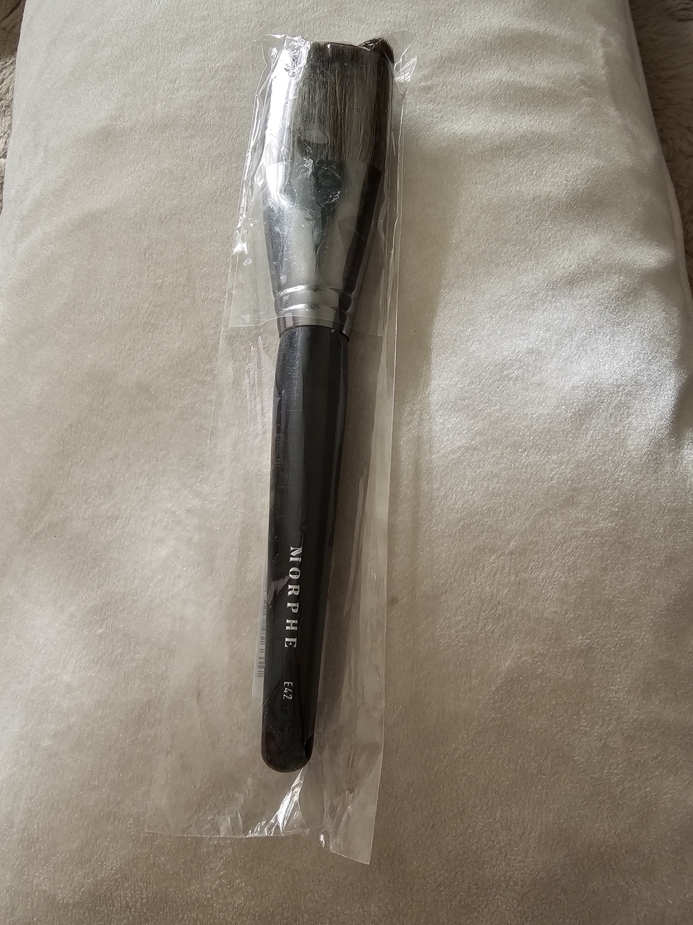 Morphe Black Face Brush E42 – Soft Powder Application